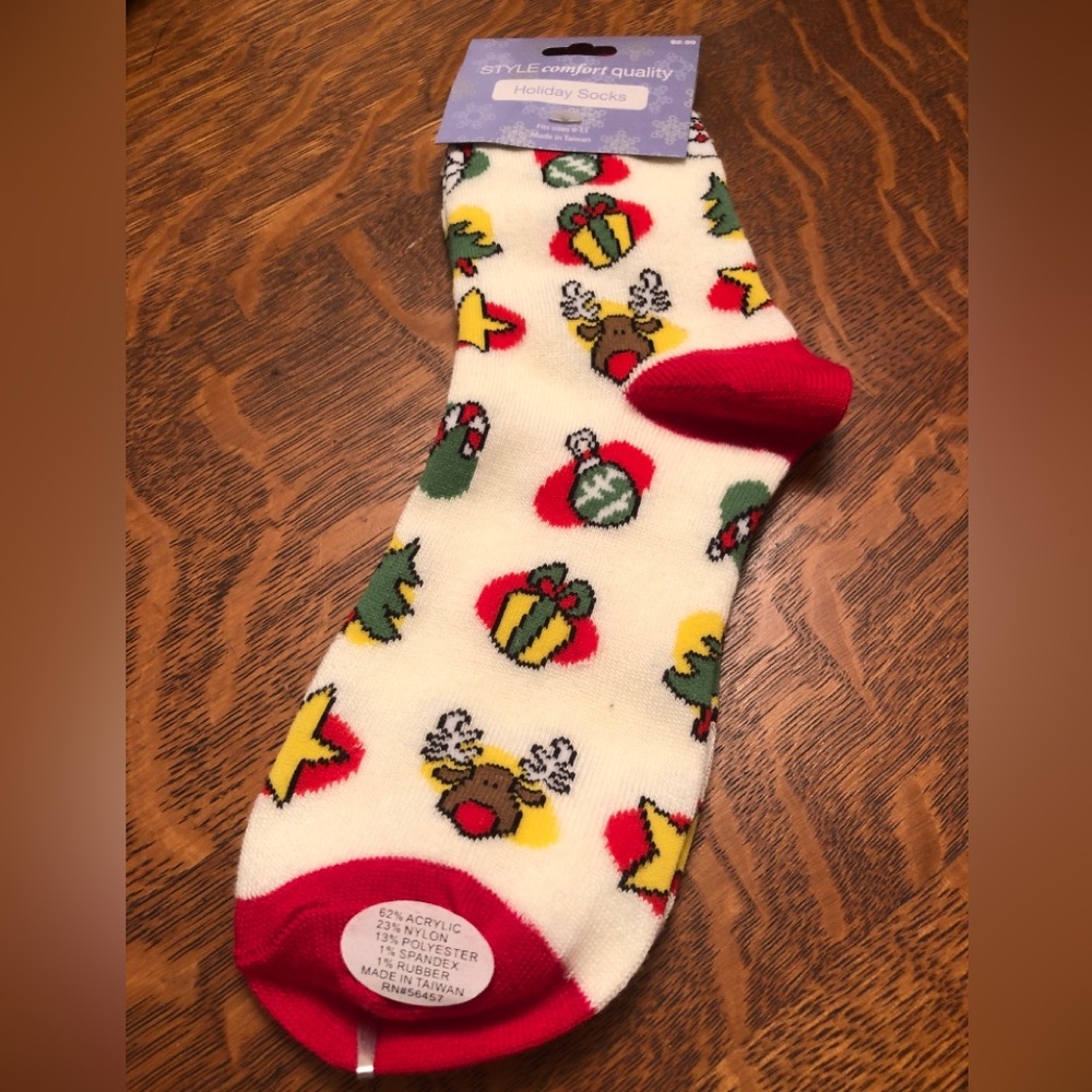 ***4 for $15*** NWT Christmas socks